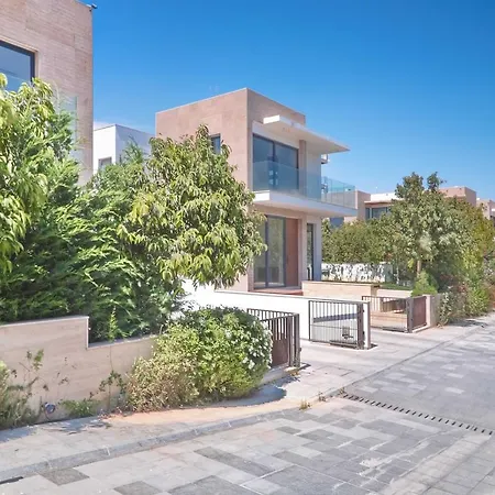 Tivoli Square Villas *