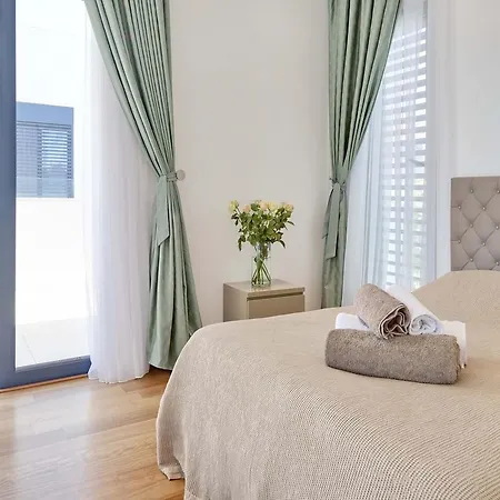 Tivoli Square Villas *