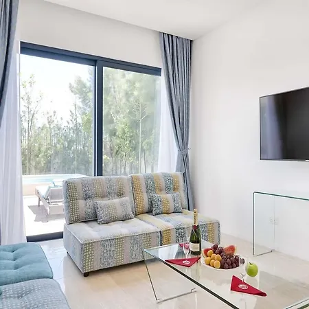 Villa Tivoli Square Villas *